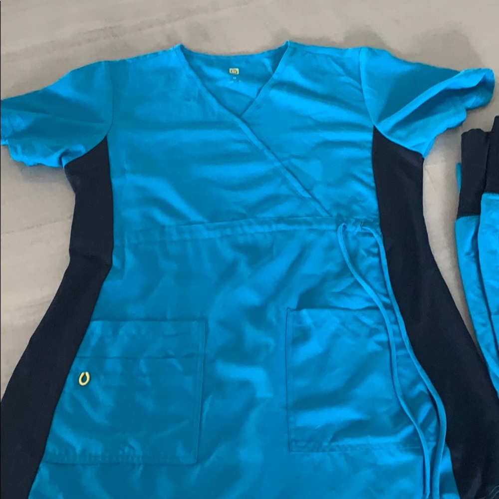 Wonder wink maternity scrub set. Size medium